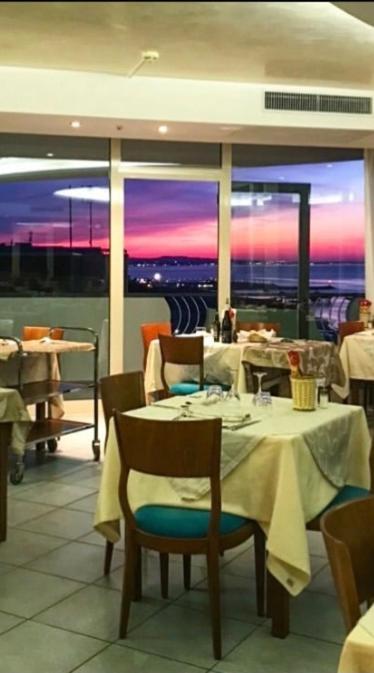 Hotel Majestic Gabicce Mare Bagian luar foto