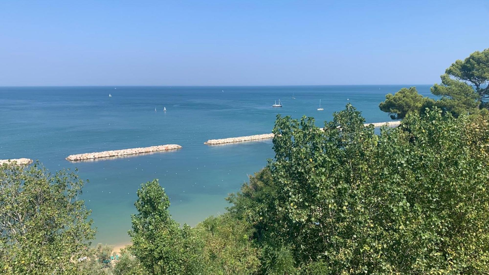 Hotel Majestic Gabicce Mare Bagian luar foto