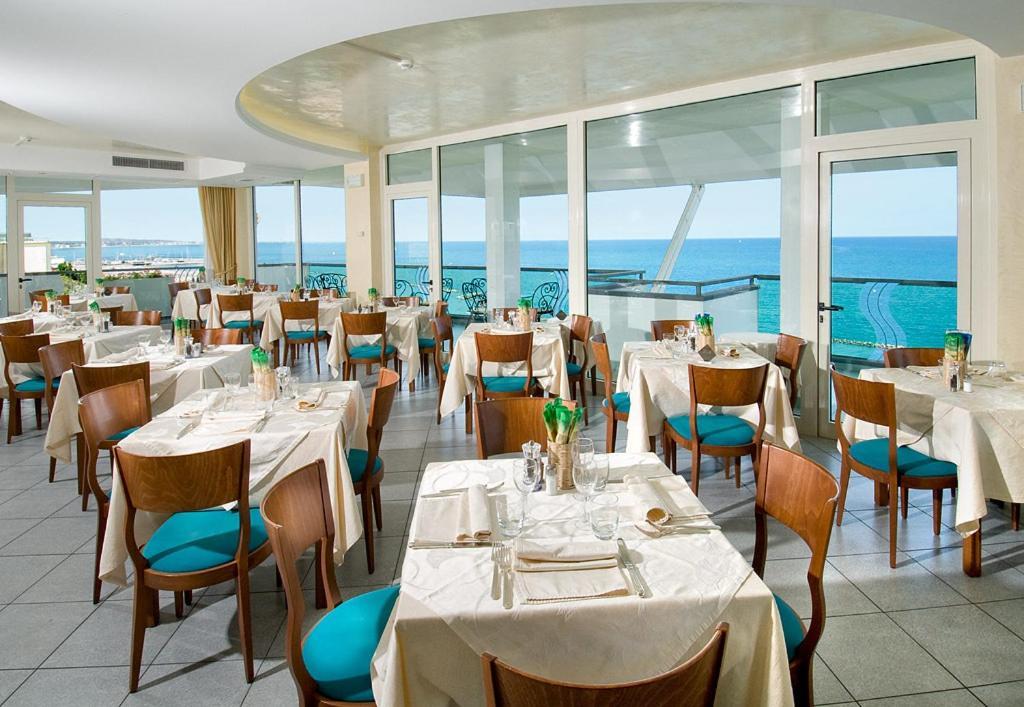 Hotel Majestic Gabicce Mare Bagian luar foto