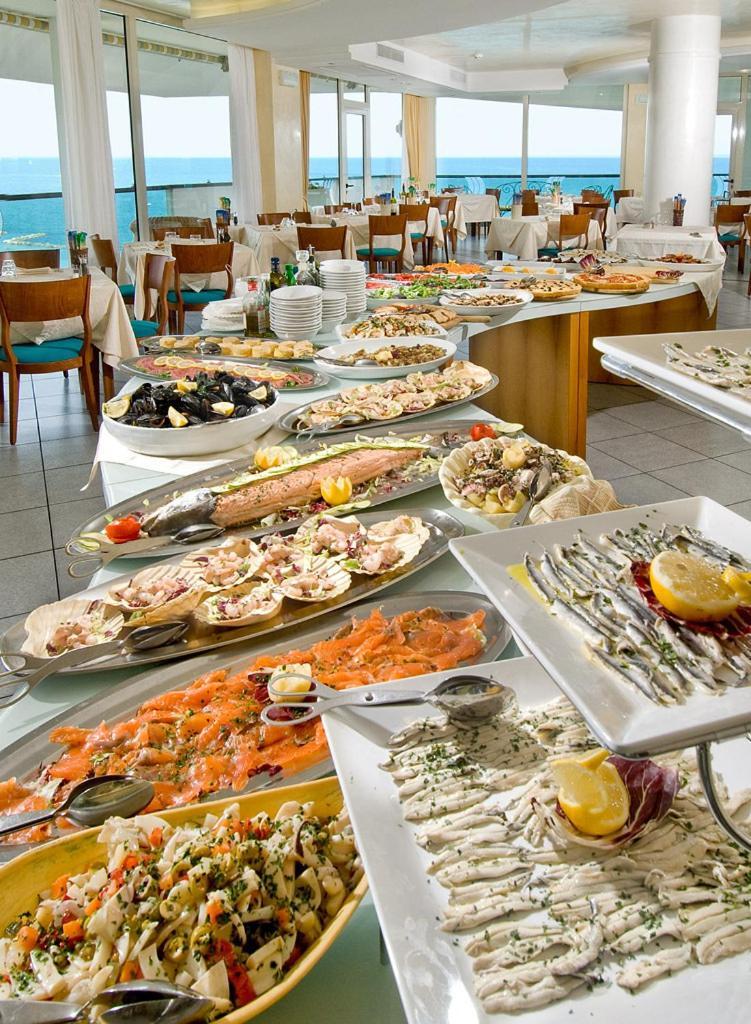 Hotel Majestic Gabicce Mare Bagian luar foto