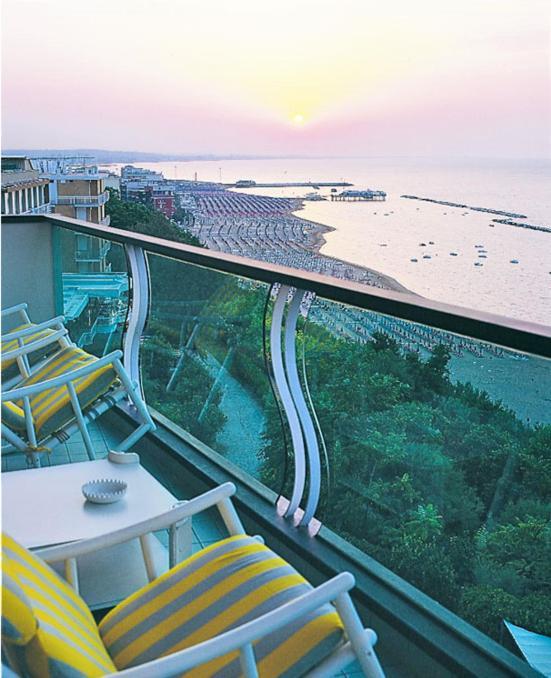 Hotel Majestic Gabicce Mare Bagian luar foto