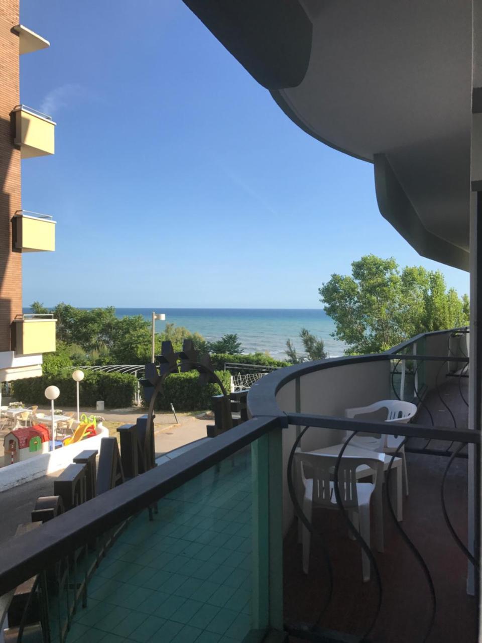 Hotel Majestic Gabicce Mare Bagian luar foto