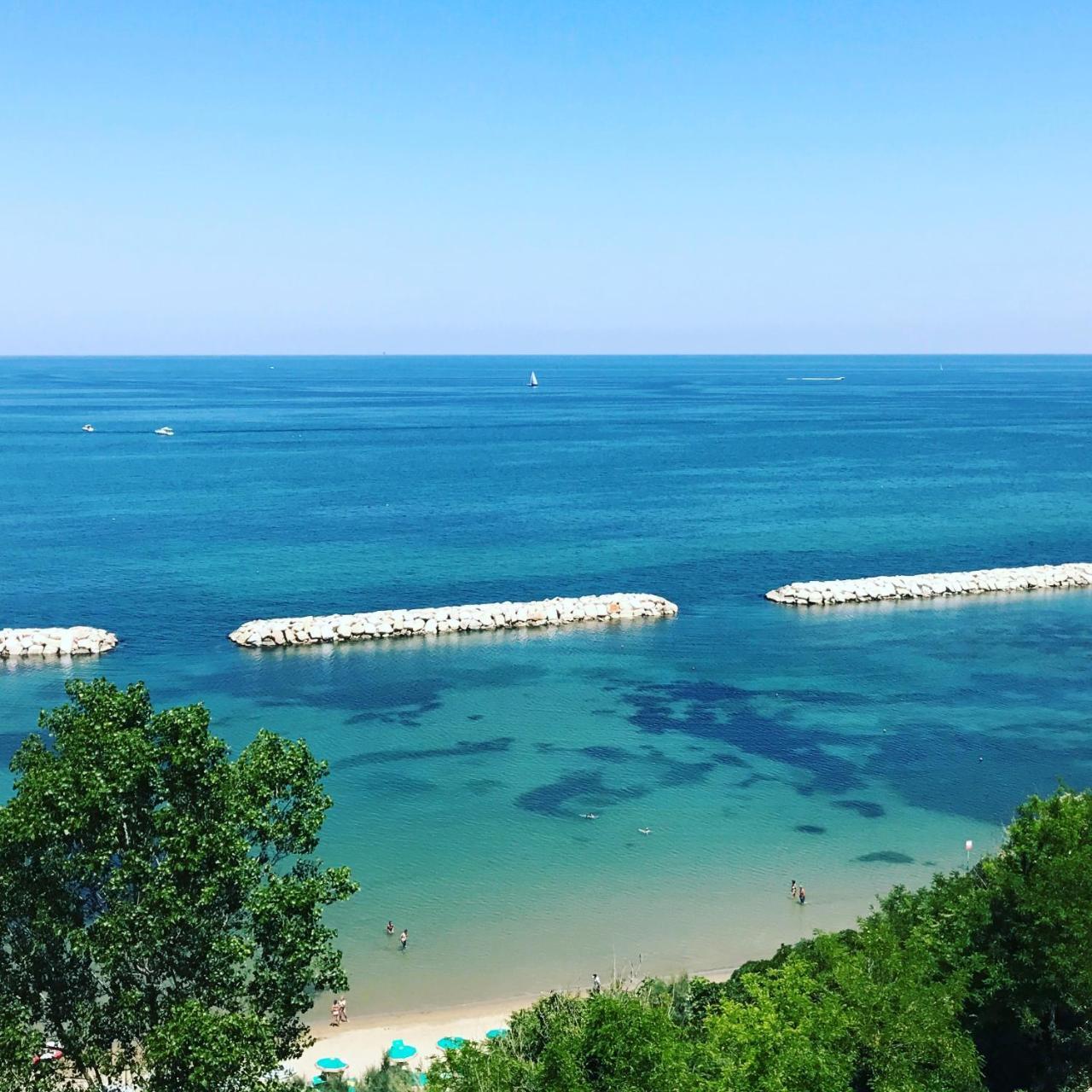 Hotel Majestic Gabicce Mare Bagian luar foto