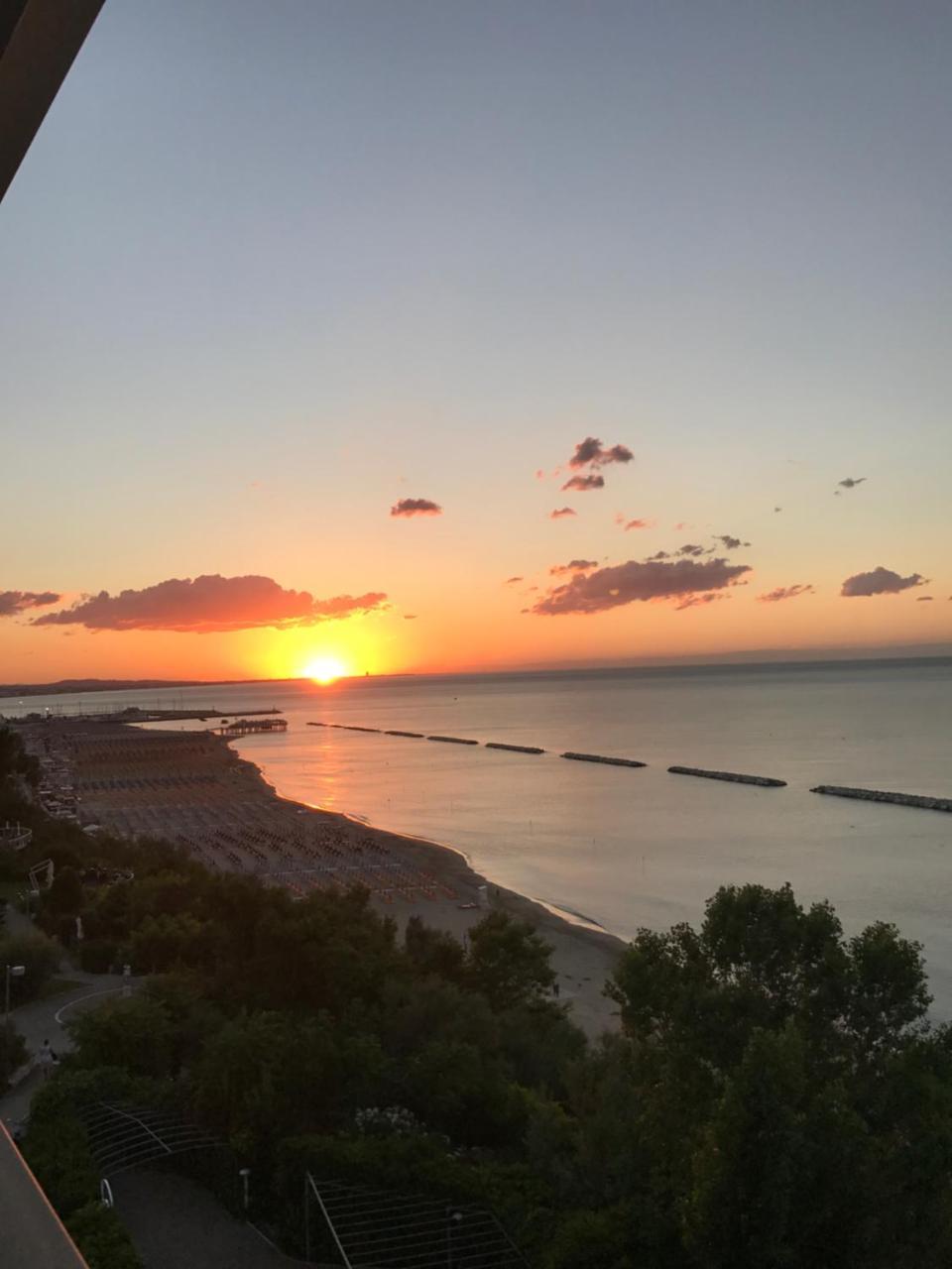 Hotel Majestic Gabicce Mare Bagian luar foto