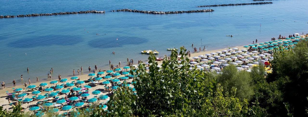 Hotel Majestic Gabicce Mare Bagian luar foto
